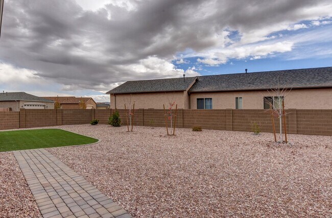 Building Photo - 3 Bed 2 Bath Home with 2.5 Car Garage for Rent in Granville!
