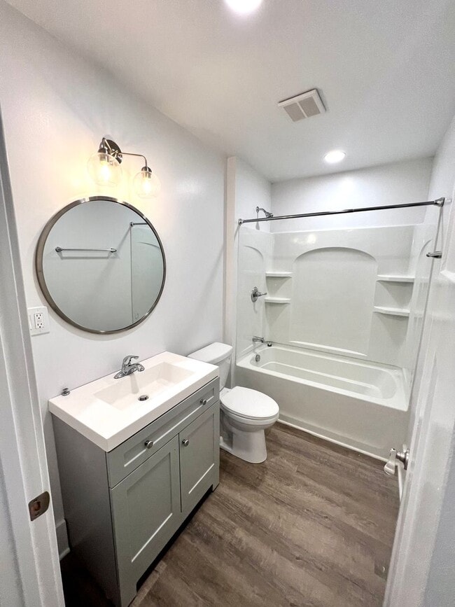 Building Photo - 933 - 320/322 Boggs Avenue