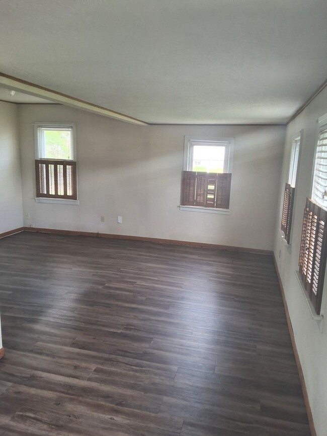 Building Photo - 1 bedroom / 1 bathroom home in Chillicothe...
