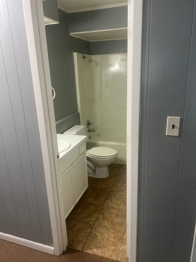 Building Photo - 715 W Tyler St