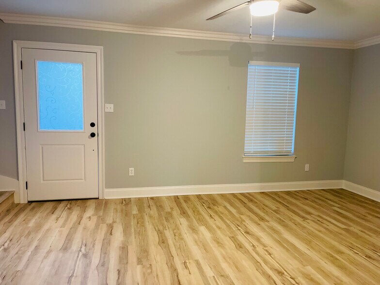 Building Photo - 619 Lavoisier St