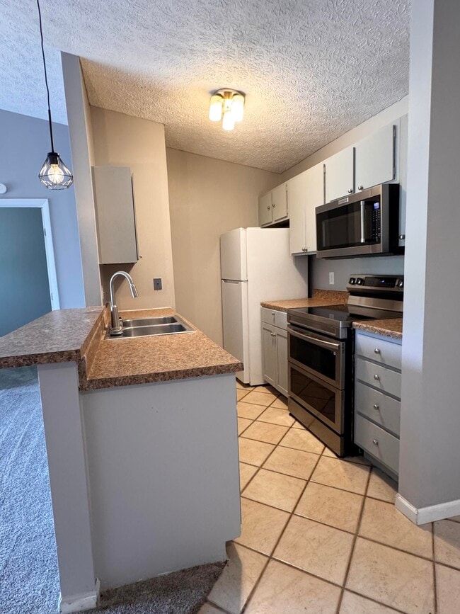 Building Photo - 38 Woodland Hills Dr