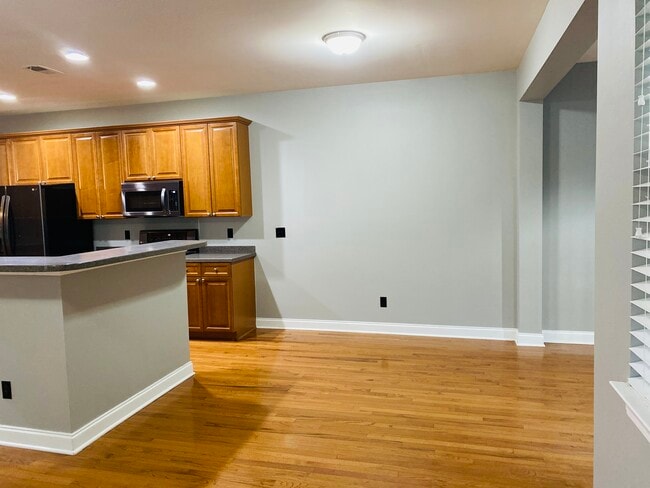 Building Photo - 9035 Parlor Dr