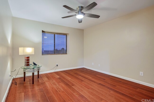 Building Photo - 7380 Live Oak Dr