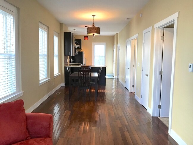 Building Photo - Available Now - 2Bedroom/1Bathroom in RiNo!