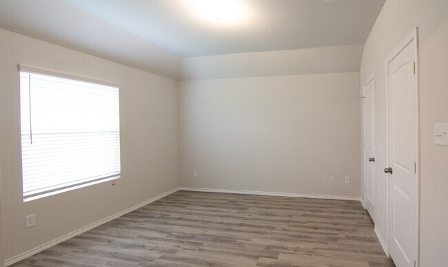 Building Photo - 6303 Austinville Dr