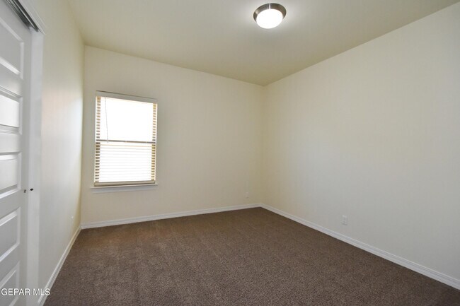 Building Photo - 902 Bromyard
