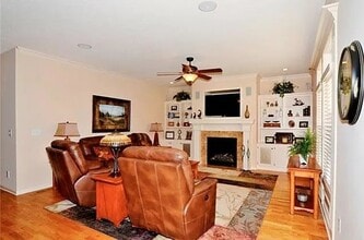 Building Photo - 901 SW Soldier Ct