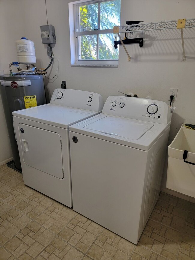 Building Photo - Annual UNfurnished renovated 2/2 villa in ...