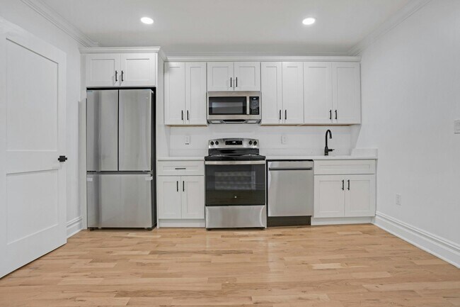 Building Photo - 52 Brinkerhoff St