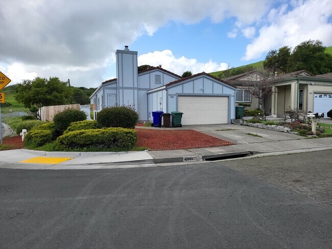 Building Photo - Beautifully remodeled 3 bedroom, 2 bath Home with bonus room