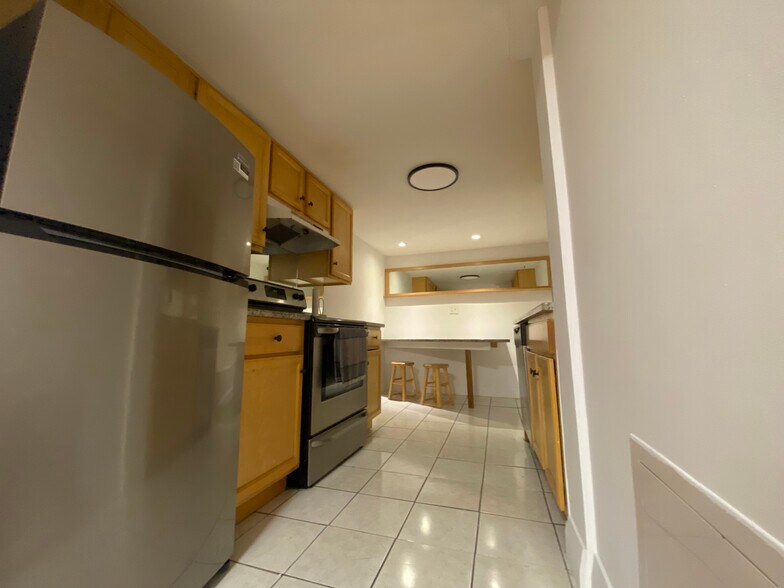 Building Photo - 90 Bynner St