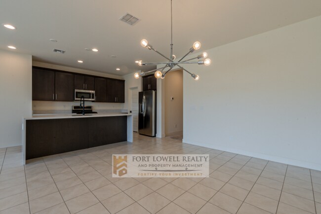 Building Photo - 3 Bedroom, 2 Bath Home Available Now!