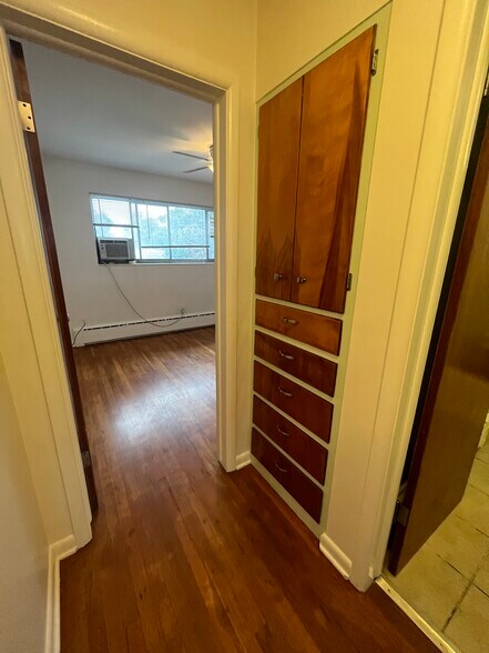 Building Photo - 973 W 300 N