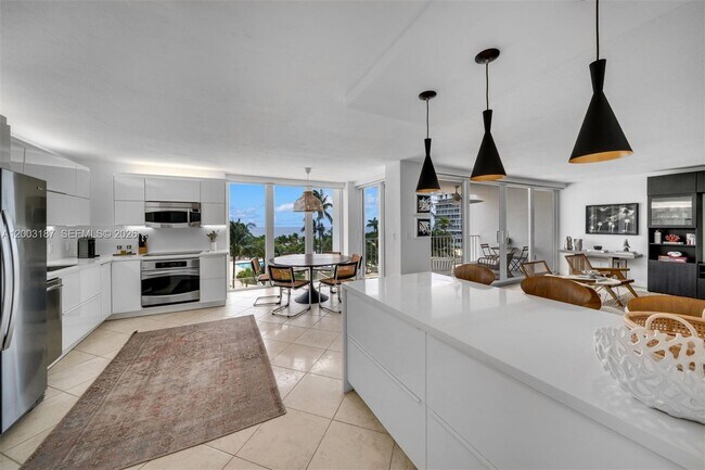 Building Photo - 881 Ocean Dr