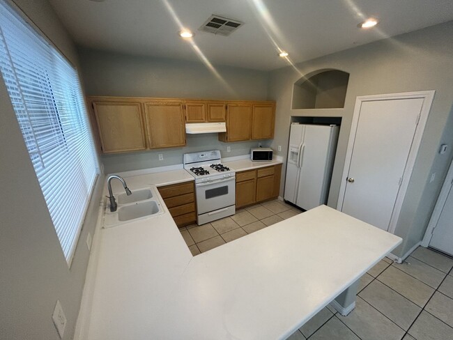 Building Photo - SW 2 story!