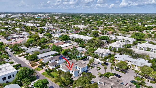 Building Photo - 1010 NE 8th Ave