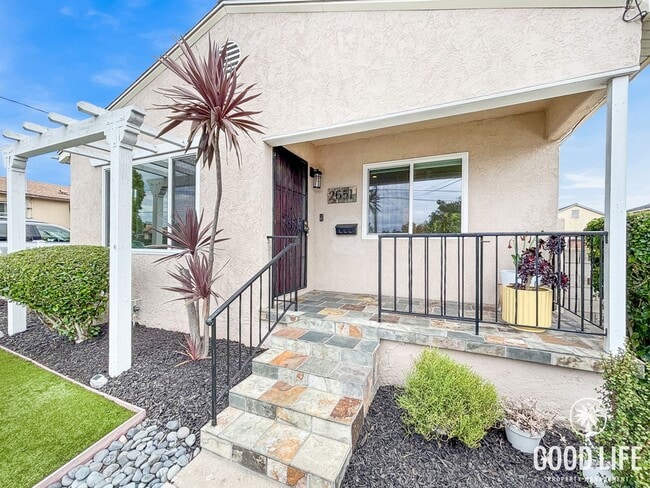 Building Photo - Inviting 3BD/2BA South Park Home with Turf Yards, Hardwood Floors & A/C