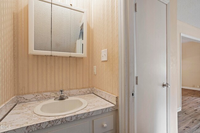 Building Photo - 1801 Quail Ridge Rd