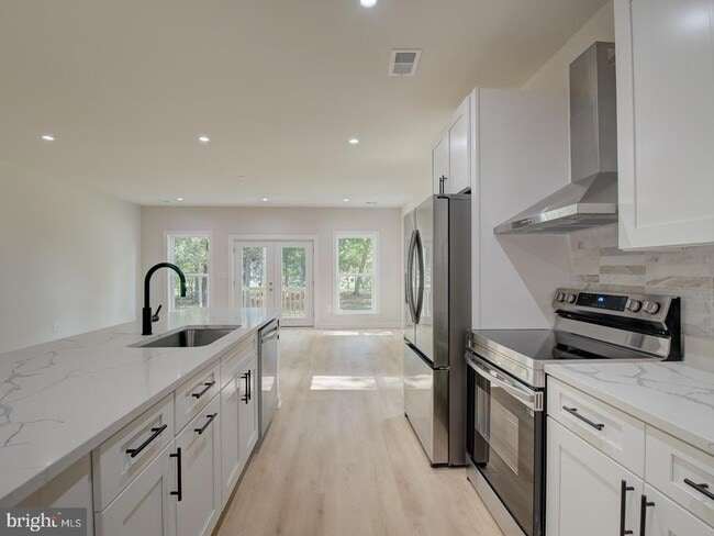 Building Photo - 14750 Jordan Ln