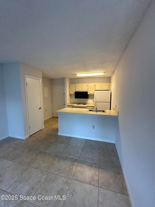 Building Photo - 225 S Tropical Trail