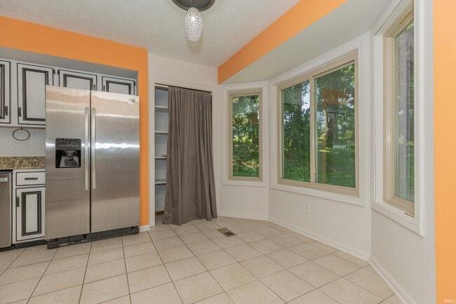 Building Photo - 5122 Woodridge Dr