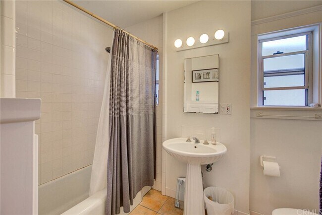 Building Photo - 223 24th St