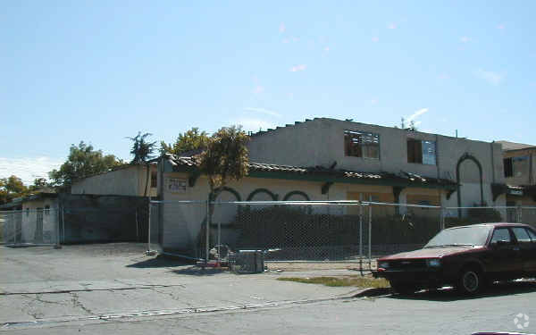 Building Photo - 710-712 Richmond Ave