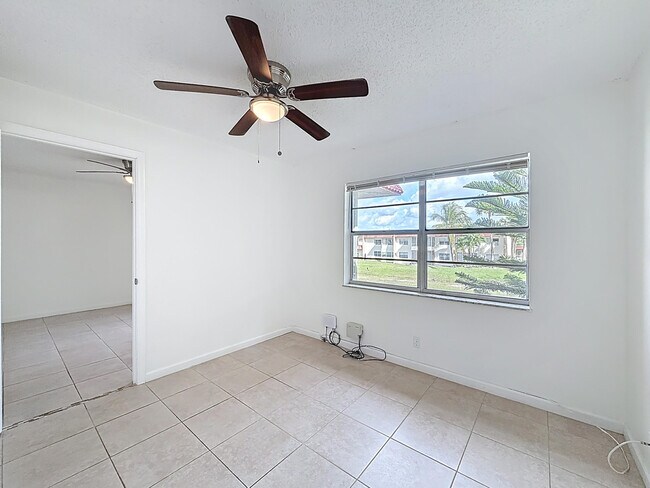 Building Photo - 235 Lake Dora Dr