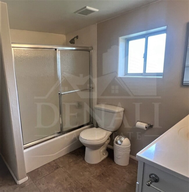 Building Photo - 3122 E Monterosa St