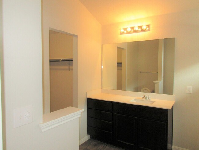 Building Photo - Home in Pioneer Crossing