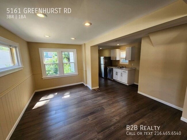 Building Photo - 5161 Greenhurst Dr