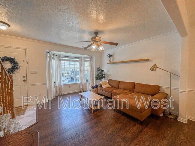 Building Photo - 446 E Parkside Cir