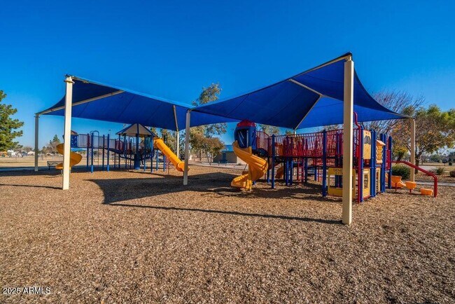 Building Photo - 1511 W Mesquite St