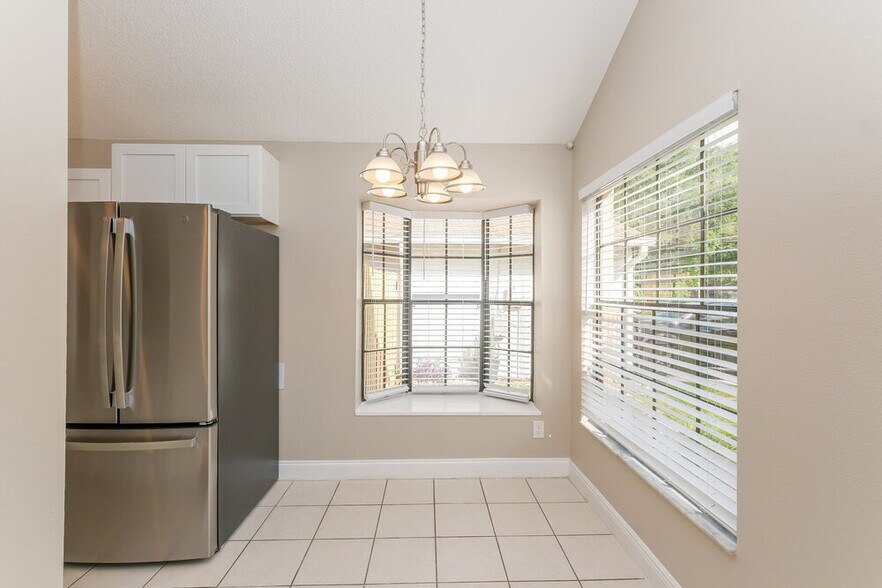 Building Photo - 623 Bellingham Pl