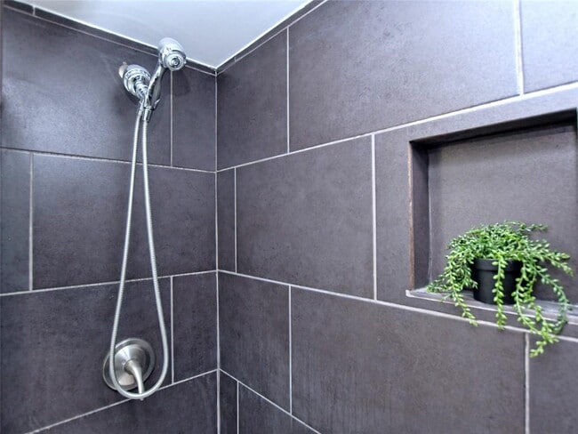 Building Photo - 1840 Burton Dr