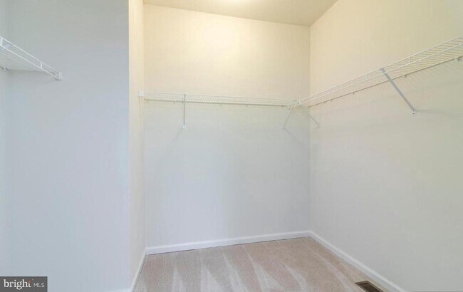 Building Photo - 128 Golden Vale Dr