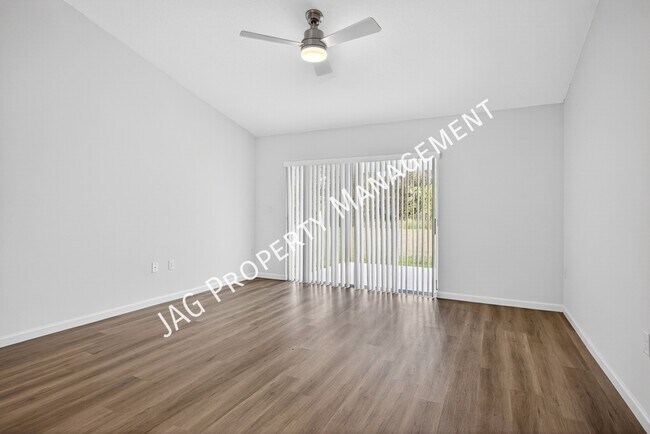 Building Photo - 728 Cornelia Ave SE