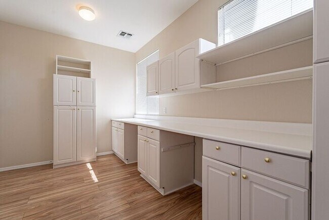 Building Photo - 7602 W Starry Night Ln