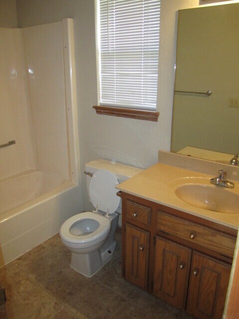 Building Photo - 600 Fire Light Dr