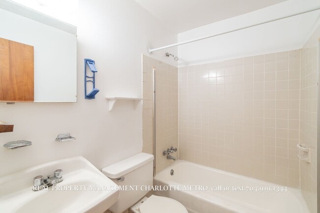 Building Photo - Charming 2 Bedroom Home in Charlotte!