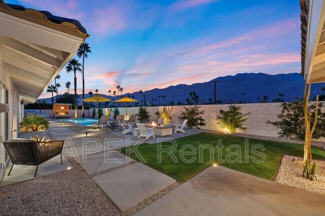 Building Photo - 945 N Buttonwillow Cir