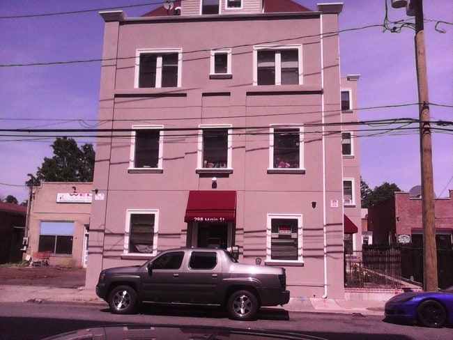 14 Unit Renovated Apartments - 298 Main St