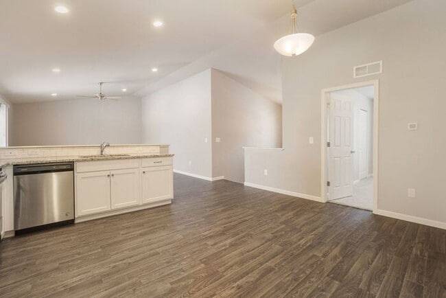 Building Photo - 32143 Valewood Ln
