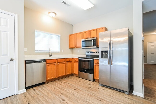 Building Photo - 10243 Hugue Way