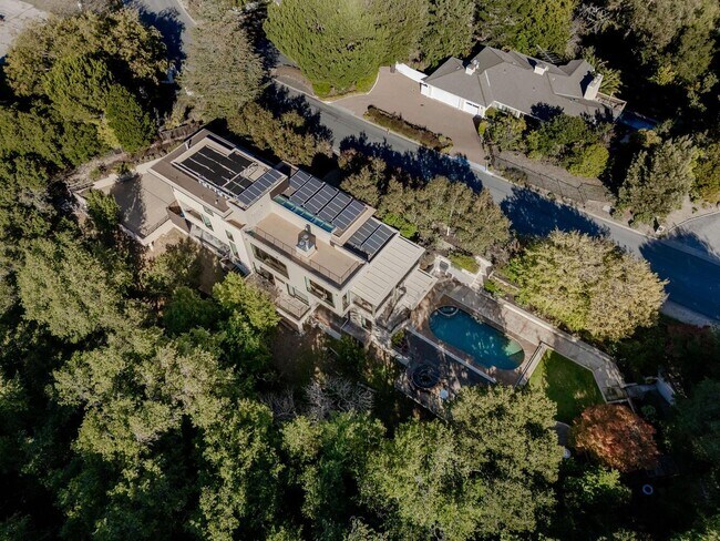 Building Photo - 2510 Skyfarm Dr