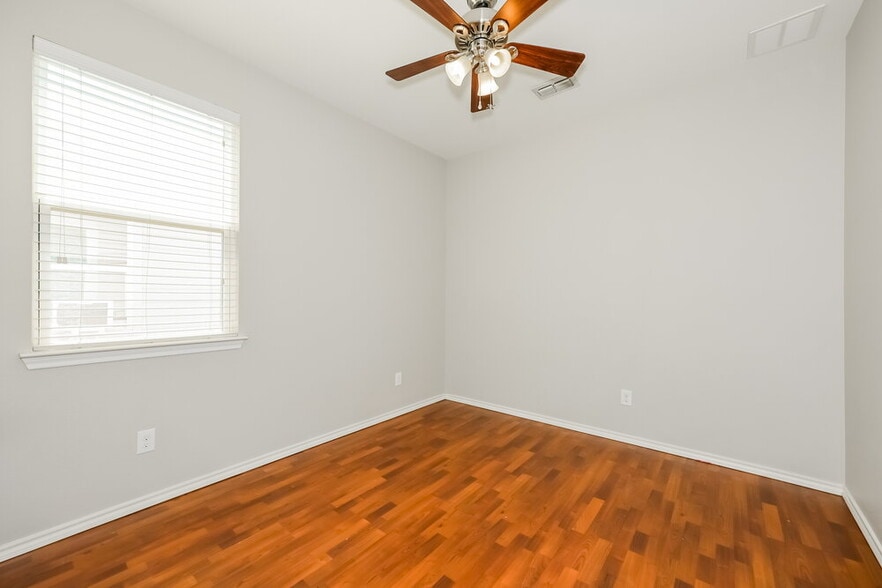 Building Photo - 10965 Colonial Heights Ln