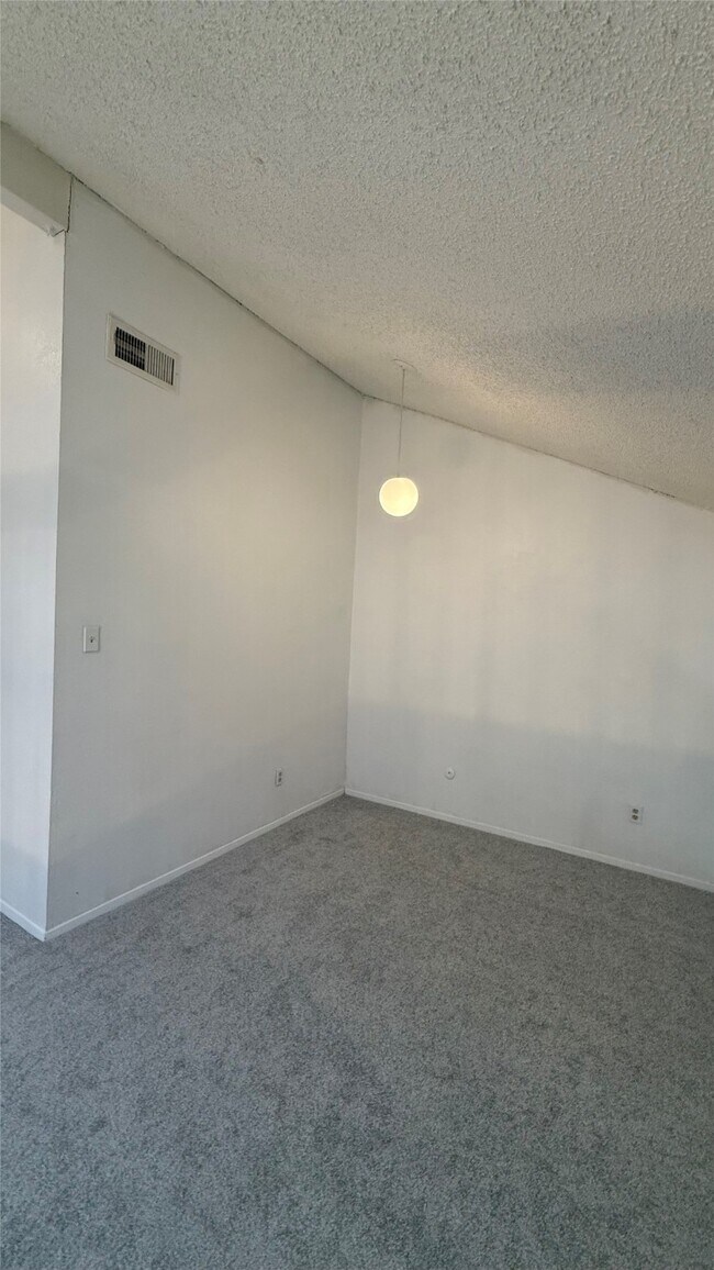 Building Photo - 12922 Wirevine Ln