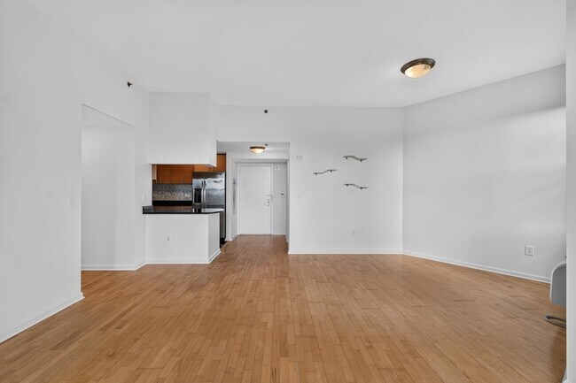Building Photo - 102 Christopher Columbus Dr
