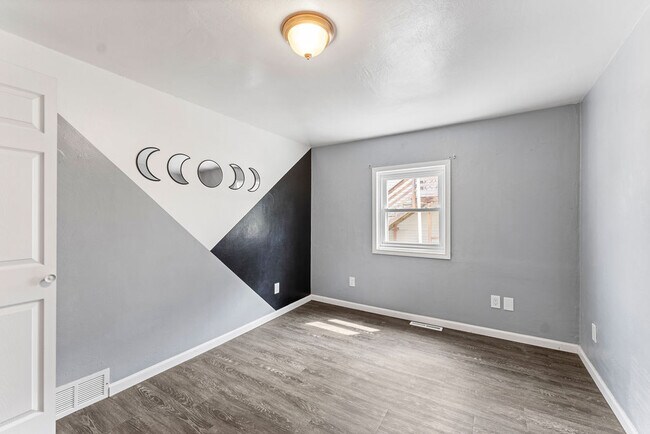 Building Photo - 163 Plummer Ave